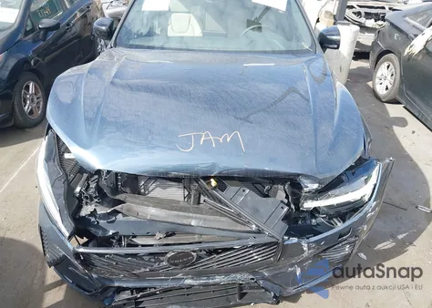 2026 Volvo Xc60 B5 Plus z USA, uszkodzony, nr VIN YV4M12RCXT1375185